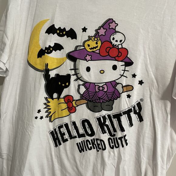 Hello Kitty Wicked Cute Halloween Tee Witch Bat Cat Moon White Size XL Spooky - Picture 4 of 4